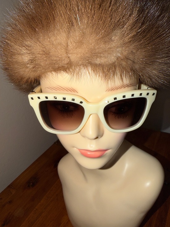 Valentino Accessories - Valentino Cream Cat-Eye Square Sunglasses with Brown Gradient Lenses